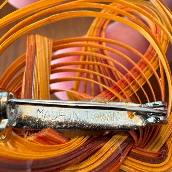 Vintage Taiwan woven bamboo brooch & earrings, EUC. Marked. - Picture 3 of 4